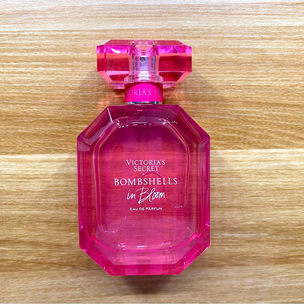 Victoria’s Secret Bombshells in Bloom 3.4 fl oz perfume